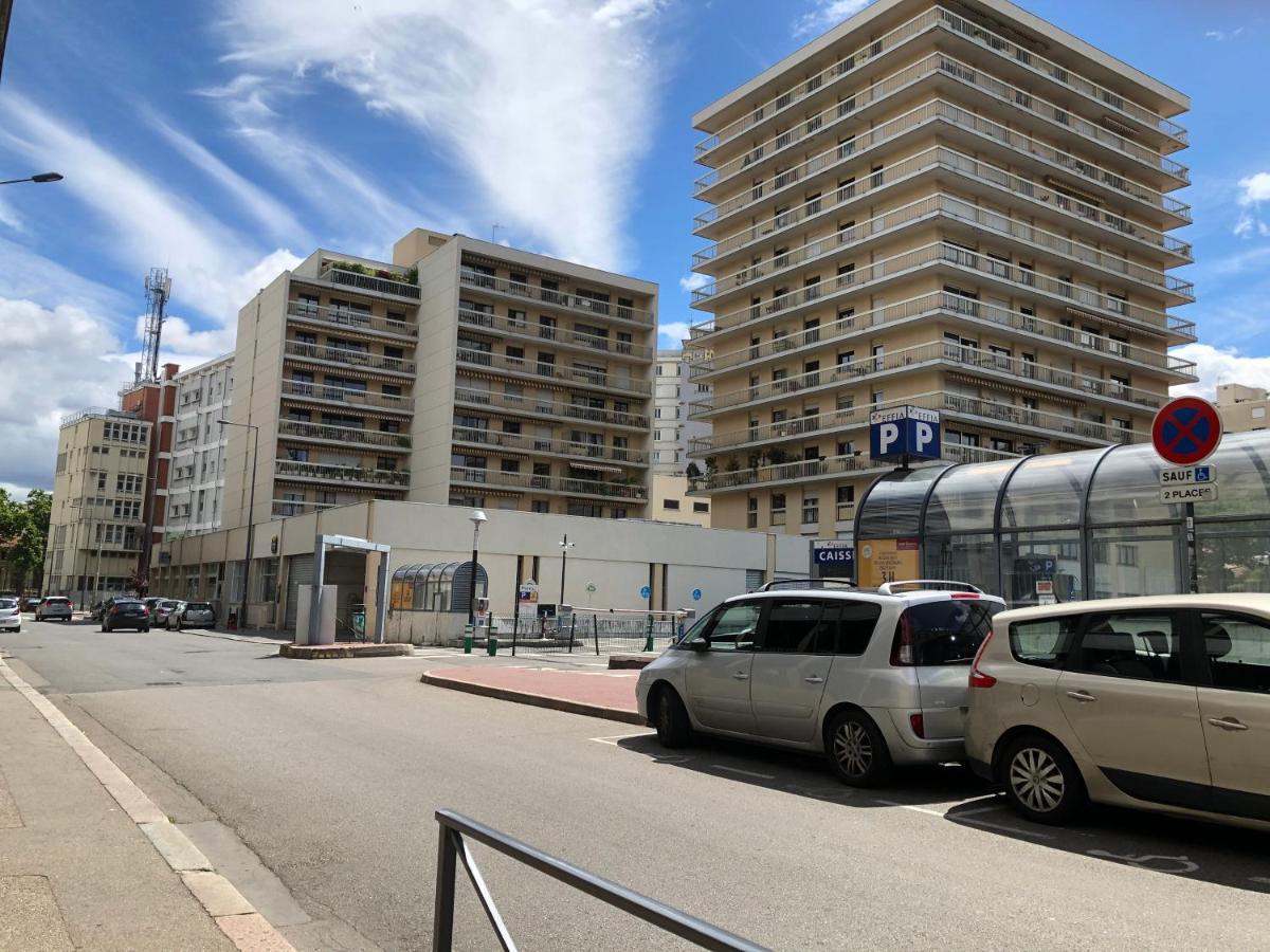 Appartement Hyper Centre Avec Garage سانت إتيان المظهر الخارجي الصورة