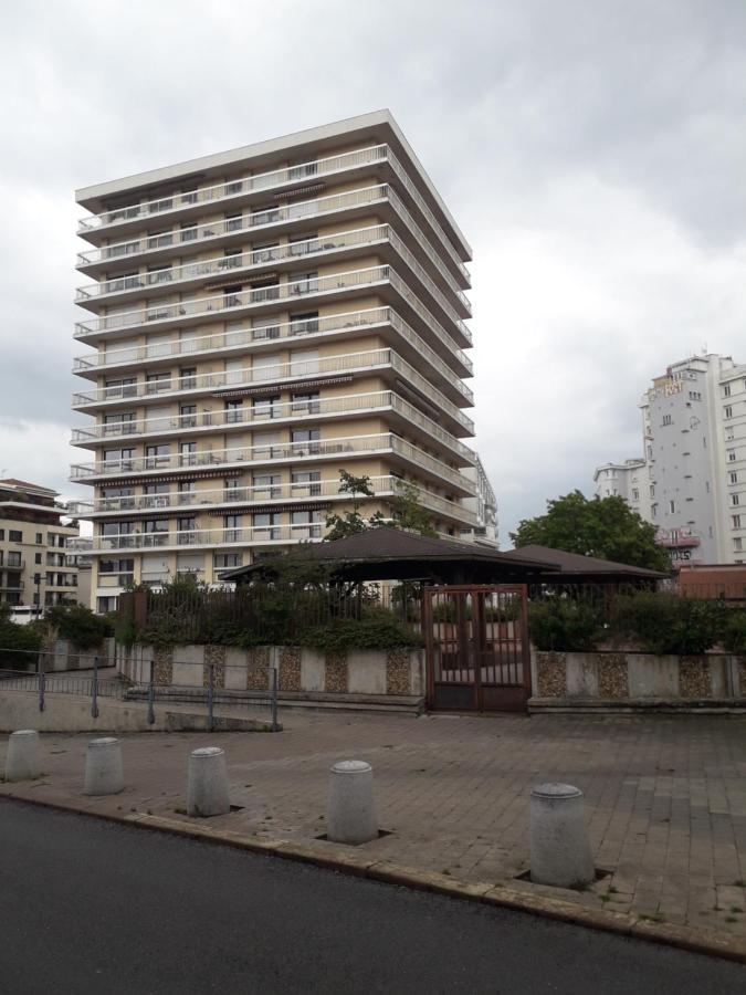 Appartement Hyper Centre Avec Garage سانت إتيان المظهر الخارجي الصورة